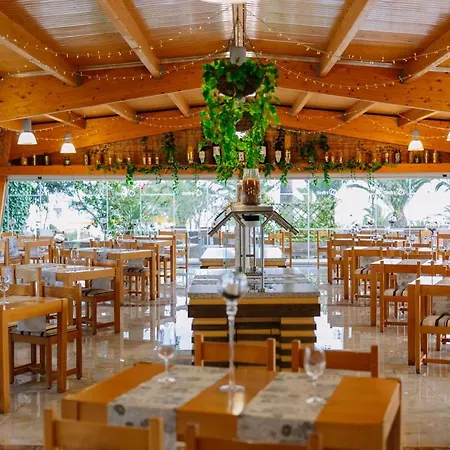 Muthu Clube Da Oura מלון דירות