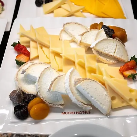 Muthu Clube Da Oura מלון דירות 4*