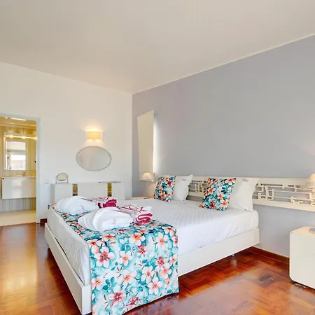 Ξενοδοχείο με διαμερίσματα Muthu Clube Da Oura 4*